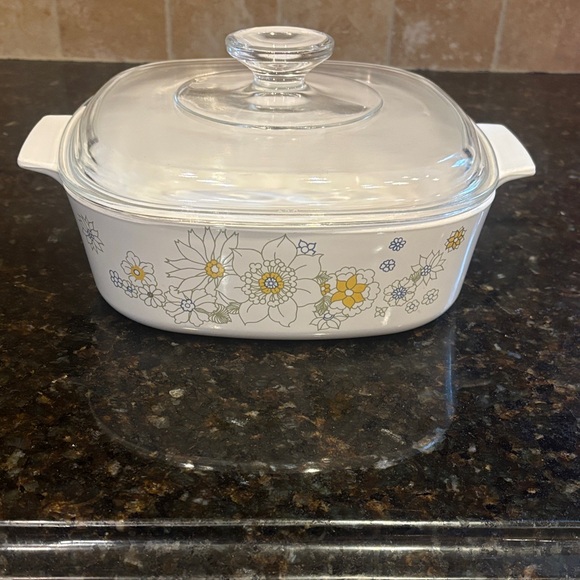 Vintage Corningwear 2 quart dish Floral Bouquet - Picture 1 of 12
